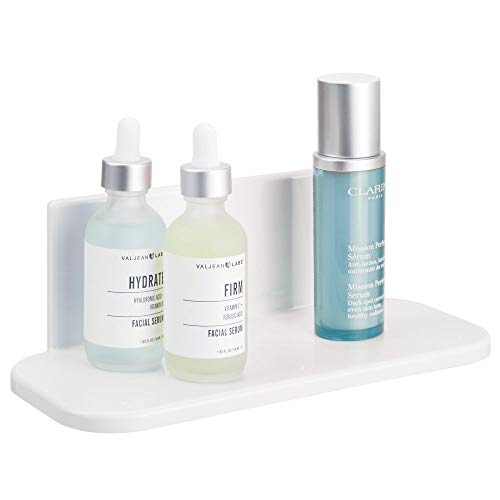 mDesign Estante de baño Autoadhesivo de plástico sin BPA – Estantería de Ducha pequeña para el Espejo del baño – Balda de baño para cepillos de Dientes, Maquillaje o cosméticos – Blanco