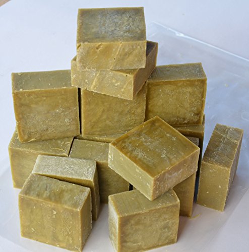 Lote de 16 a 18 jabones de Marsella en bruto, extrapuros, con aceite de oliva. Peso total mínimo: 1,4 kg
