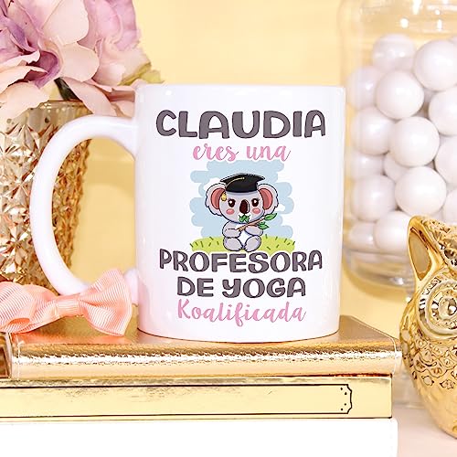 MUGFFINS Tazas Personalizadas para PROFESORA DE YOGA - En Español - Koalificados Personalizados - 11 oz / 330 ml - Regalo Personalizable original y divertido